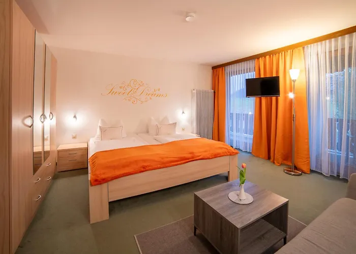 Гостевой дом Gaestehaus Beim Schneidersepp Inkl. Chiemgaukarte *
